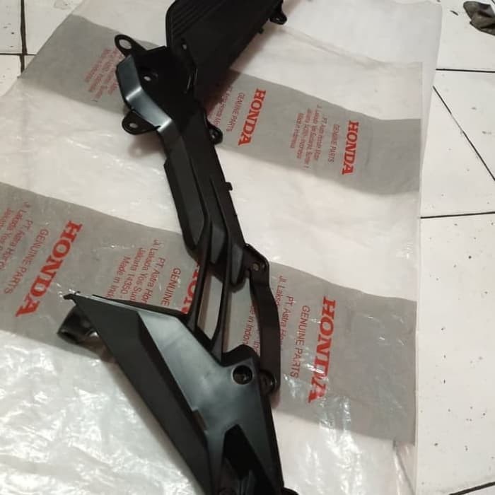 cover r side dek tebeng sambungan body kanan sonic 150 original