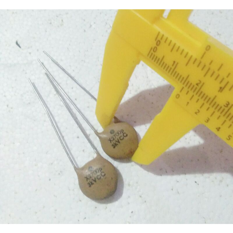 Kapasitor keramik type : x2700p - 3KV. cc- harga untuk 5pcs