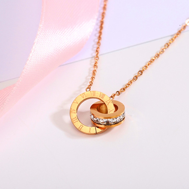 Kalung Rantai Dengan Liontin Cincin Ganda Aksen Berlian Imitasi Warna Rose Gold