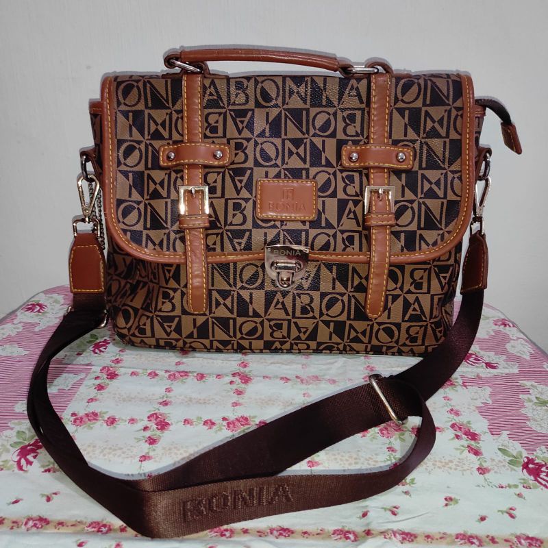 (T04) Tas Coklat brand bonia - Warna cokelat  Tas jinjing/selempang Kualitas premium