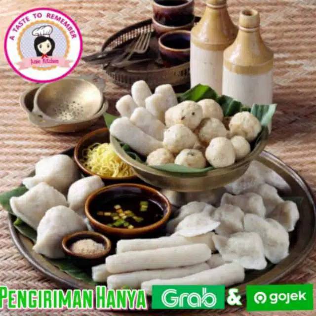 

Pempek Palembang Adaan, Kulit dan Lenjer Potong