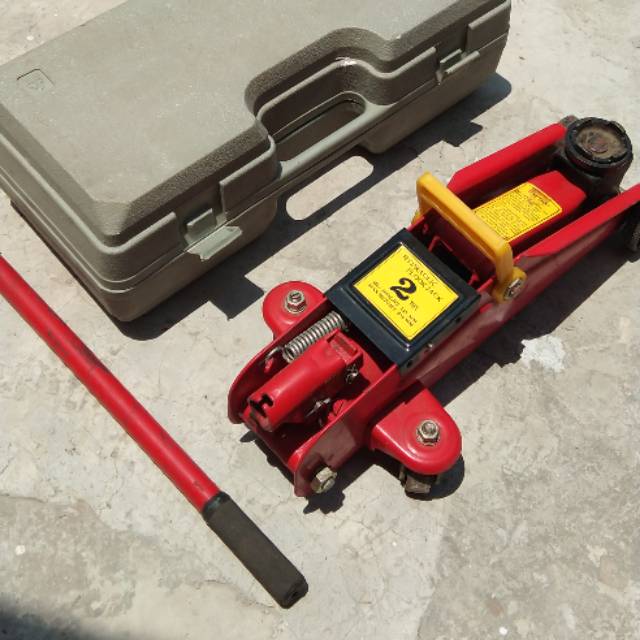 Hydraulic Floor Jack (2 Ton)