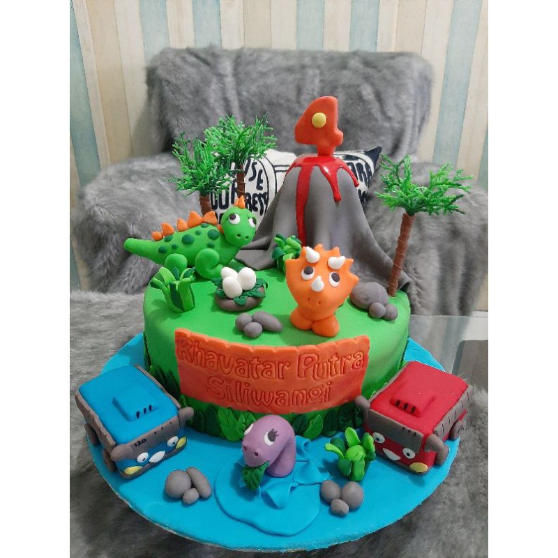 

kue ulang tahun karakter / fondant cake / kue ulang tahun bandung /wedding cake bandung / cupcake bandung / custom cupcake /lunch box cake / bento cake