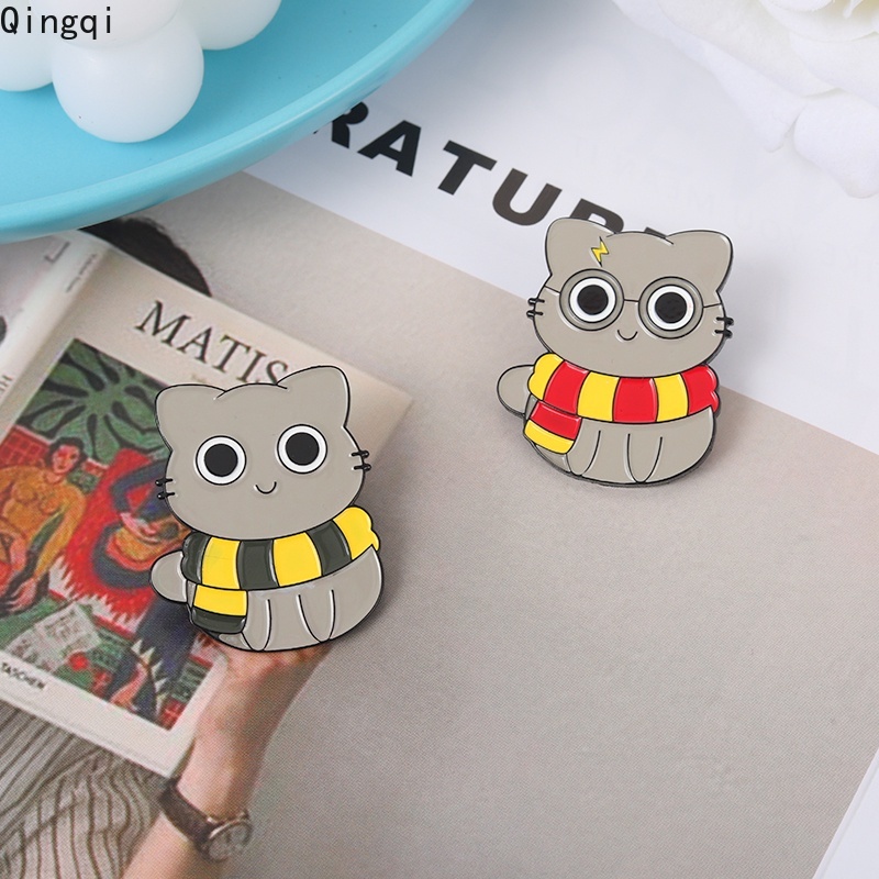 Bros Pin Enamel Bentuk Kartun Kucing Untuk Aksesoris Tas Ransel / Syal Anak