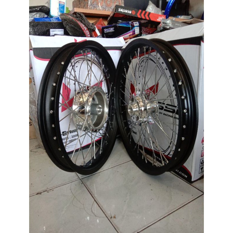VELG PAKETAN MOTOR YAMAHA RX KING ROSSI RING 18X185/160 KOMPLIT VELG MOTOR RX KING 1 SET VROSSI