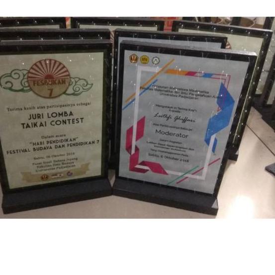 

〈〈GRO⚡IR〉〉 Plakat kayu Plakat Kayu Murah Plakat Murah Kayu Plakat Unik Plakat Lucu Plakat Elegan Plakat Harga Grosir produck terbaik