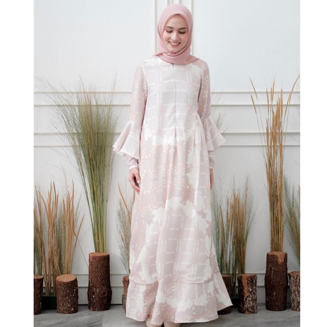 Belle dress wearing klamby