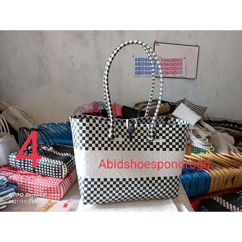 Tas anyaman plastik monochrome cantik mewah