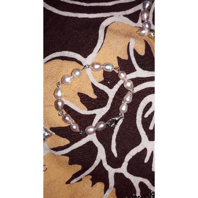 Mutiara air tawar asli