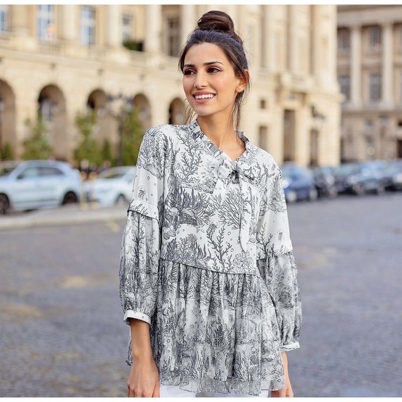 Benang Jarum x Buttonscarves Mmehuillet El Minorca Blouse preloved