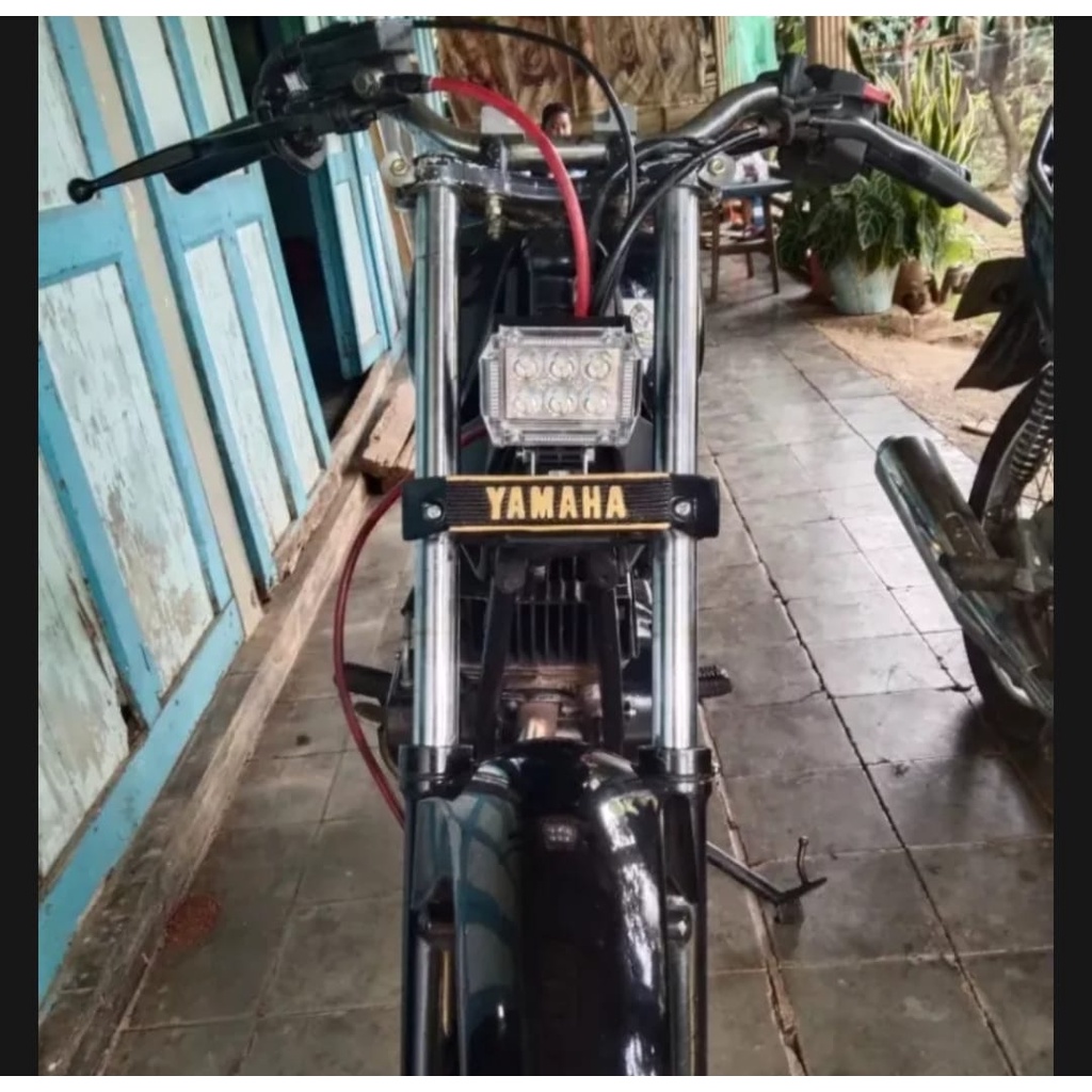 lampu sorot/lampu tembak 24mata/4704 flash merah/biru/putih plus breket kumis yamaha universal