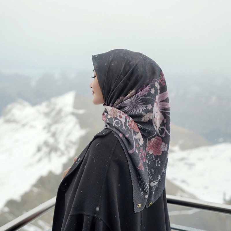 Buttonscarves Nada Series - Re (hitam)