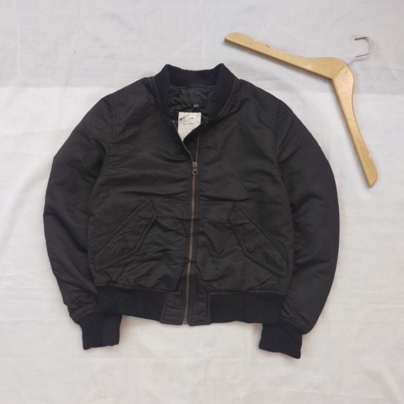 Bomber uniqlo hitam