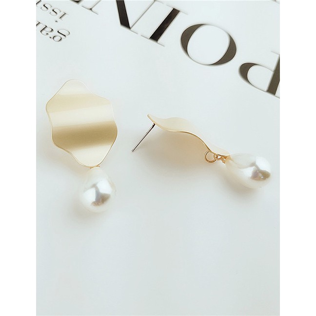 LRC Anting Tusuk Fashion Alloy Earrings F40641