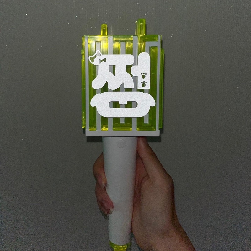 baca deskripsi  LIGHTSTICK REFLECTIVE STICKER GLOW IN THE DARK STIKER NCT NAMA
