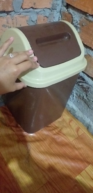 Tempat Sampah Tutup Goyang Square Coklat Lucky Star 15 Lt(368)
