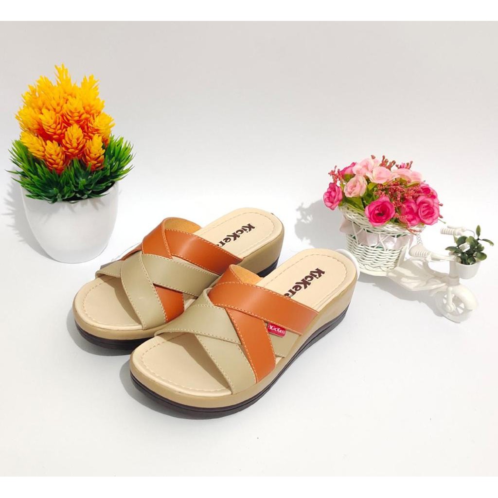 Sandal Kickers Wedges Wanita Simple Murah