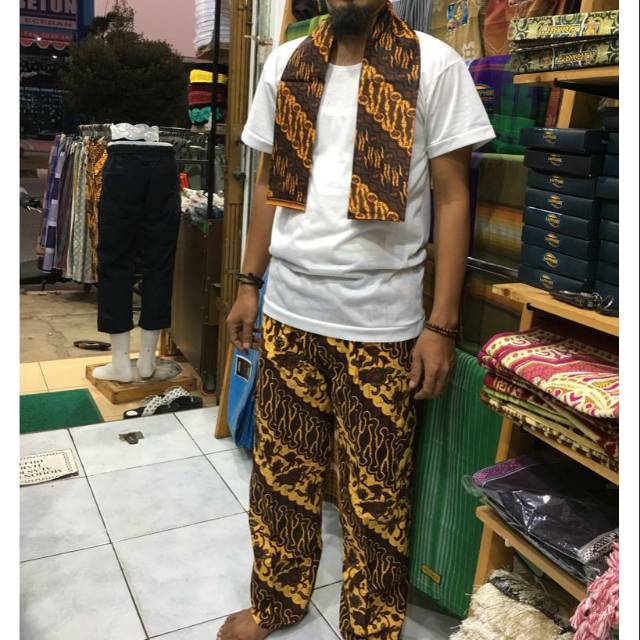 Celana boim dan selendang batik