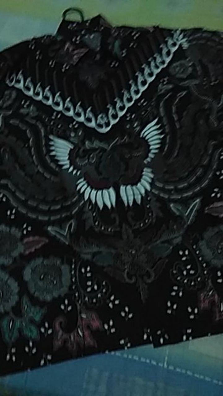 Kemeja Batik Pria Printing Motif Kupu Coklat / Putih