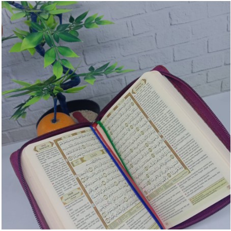 Al Quran Kecil A6 cowok dan cewek (10x15cm) Terjemah Tajwid Warna At Tadzkiroh A6 resleting Reguler