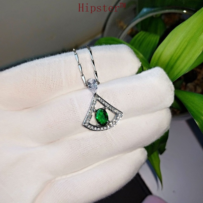 Full Diamond Light Luxury Temperament Hollow Sector Emerald Pendant Platinum Necklace