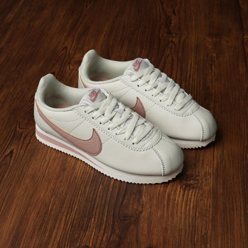 Sepatu Sneakers Nike Classic Cortez Leather light bone/ Particle pink 100% BNIB