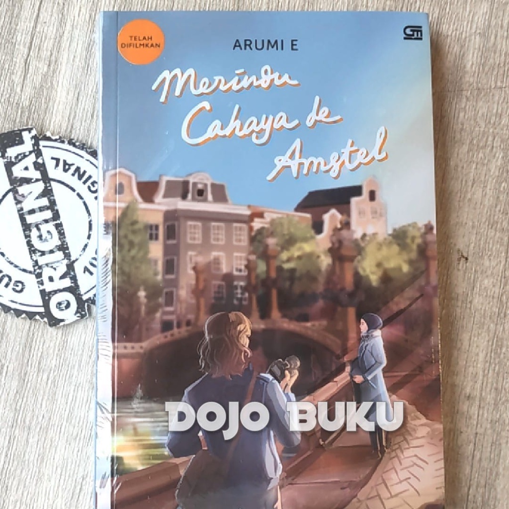 Buku Novel Merindu Cahaya de Amstel by Arumi E.