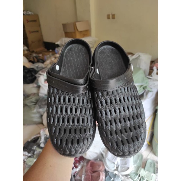 Sepatu sandal bakpau pria Crocs karet Terbaru kuat dan tahan lama,anti air