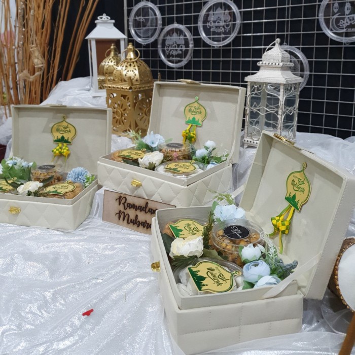 

Paket box hampers lebaran kue kering toples murah 55