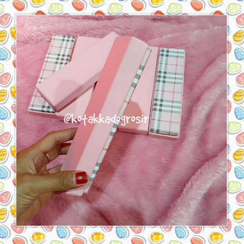 

Kotak Kado Ukuran 16x4x2 cm motif shabby pink