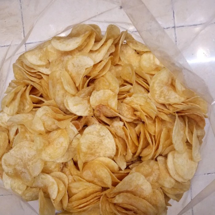 

KERIPIK KENTANG KEJU / KERIPIK MANOHARA 250gram