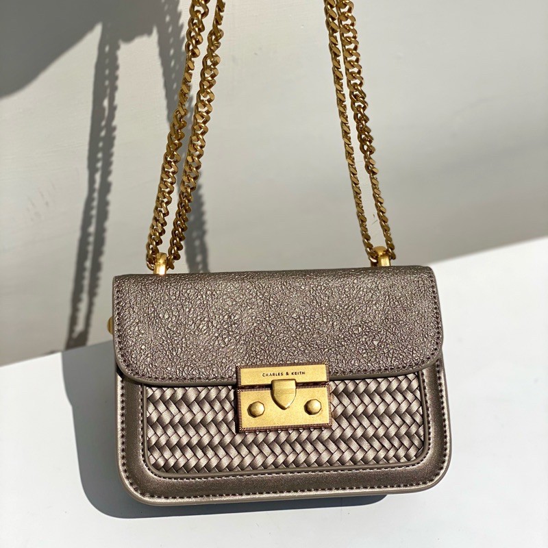 Tas Wanita Boxy Chain Strap