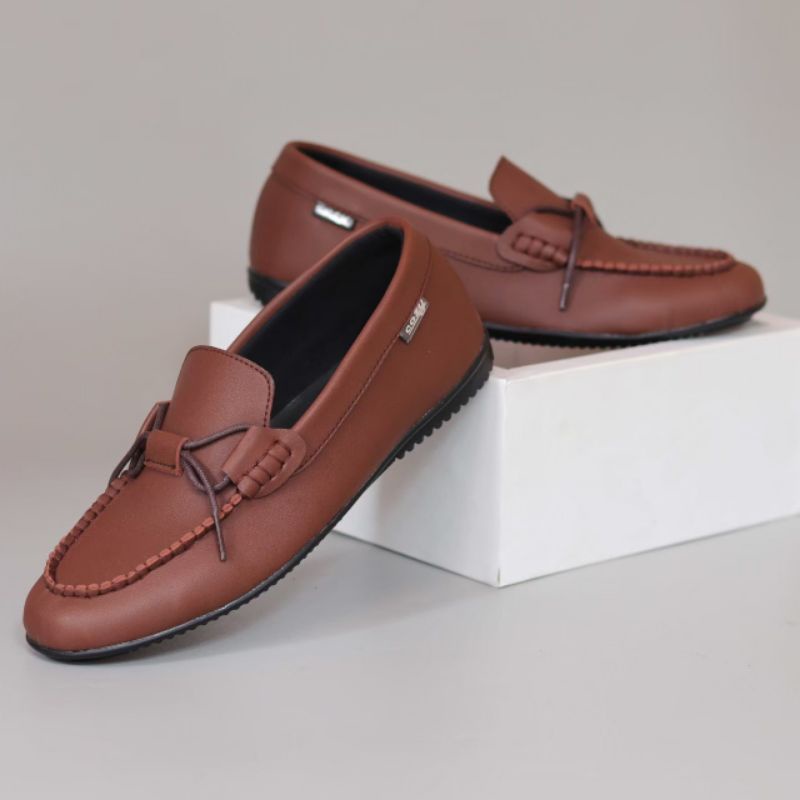 Xshoesbdg.id X Kyoto Sepatu Kasual Pria Slip On Pria Formal Kulit Sintetis Santai Kerja Kondangan