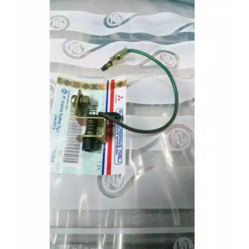 switch handel rem tangan tuas rem tangan L300 pick up orsinil asli Mitsubishi ktb