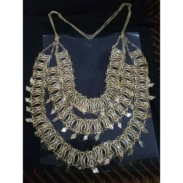 kalung adat