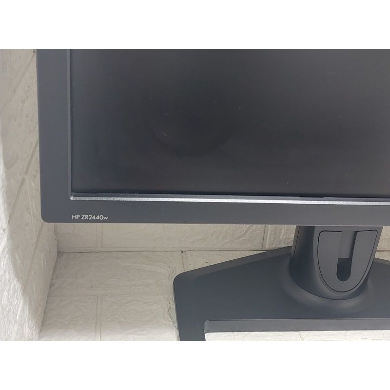 MONITOR HP 24 INCH HDMI IPS LIKE NEW GARANSI  HPZR2440W LAYAR BISA DIPUTAR DAN NAIK TURUN