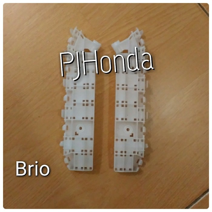 Breket / Breaket Bumper Depan MOBILIO 2014-2021 .