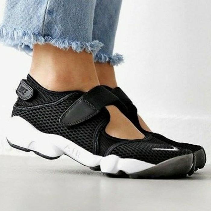 sepatu sendal nike air rift Black White Premium Hight Quality