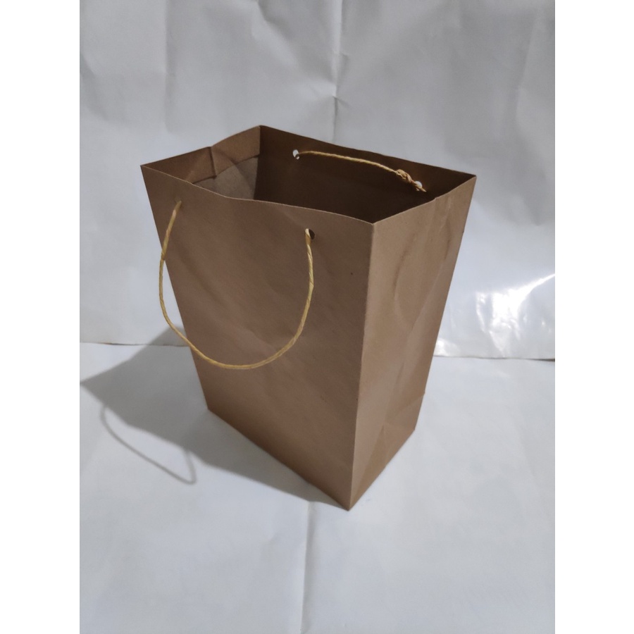 

Paperbag Coklat Paperbag Cokelat 14x20x8cm Paper Bag Tas Kertas Tas Sovenir (MF8)