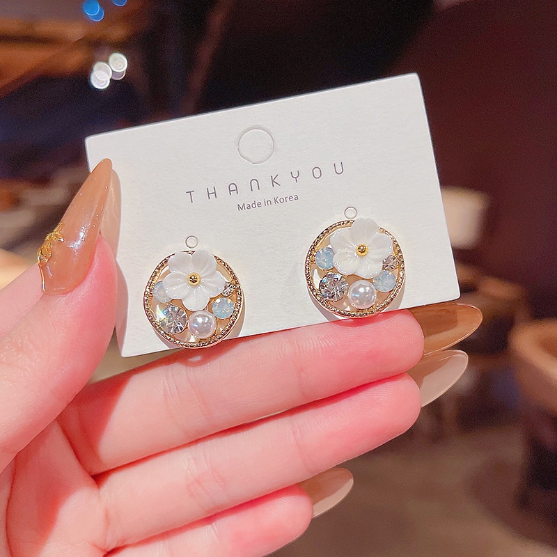 Shuling French Elegant Retro Earrings Super Cute Pearl Rhinestone Earrings Small White Flower Stud Earrings