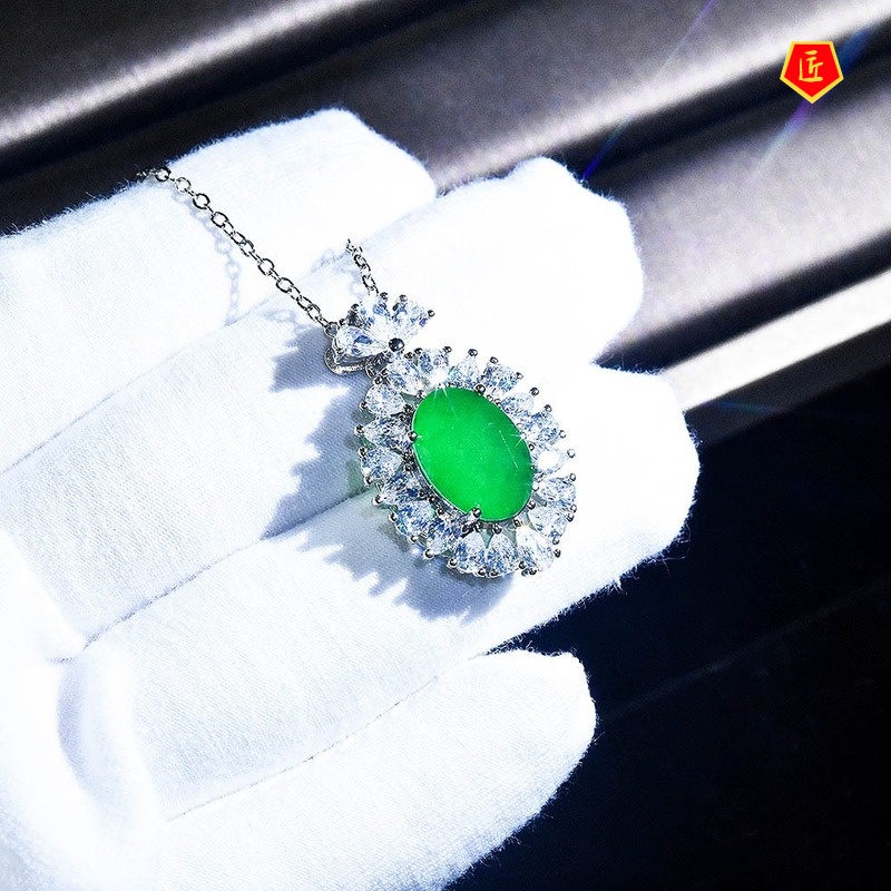 [Ready Stock]Emerald Diamond Pendant Luxury Necklace for Women