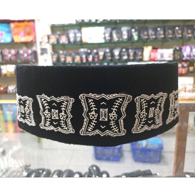 Peci ukiran motif pintu Aceh / peci beludru motif khas Aceh