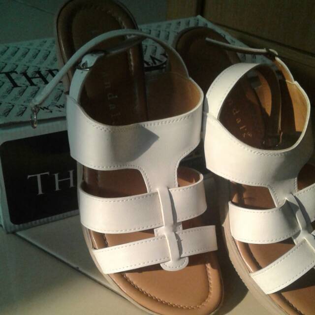 Sepatu sandal merk The Sandals