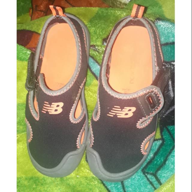 Preloved Sendal sepatu anak New Balance