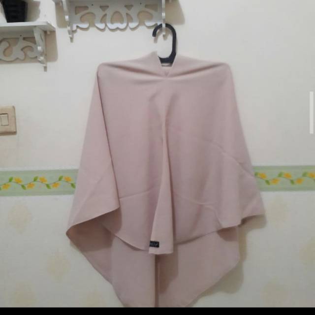 Preloved hijab instan .  Khimar instan nadra giet inggit