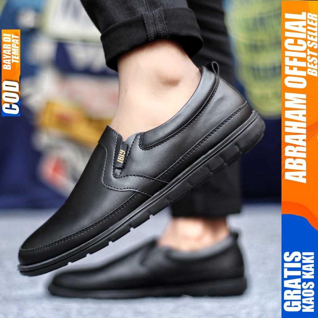 Sepatu Slip on Pria Santai Casual Formal Kulit Syntetic Kerja Kantor Kuliah Kondangan Hitam Keren Terbaru