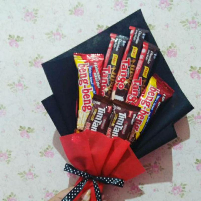 

ready bucket snack/bucket makanan/kado wisuda/kado ulang tahun/kado valentine