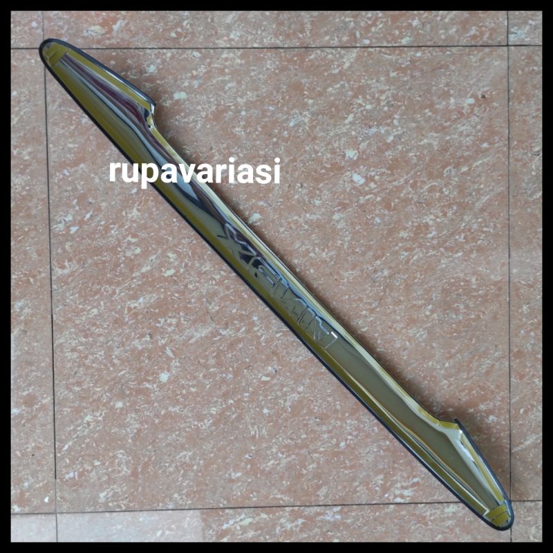 list Lis trundlite bagasi pintu belakang toyota Avanza 2004 sampai 2011 2005 2006 2007 2008 2009 2010 chrome stenlis