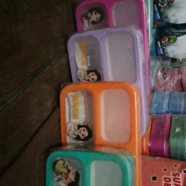 Tempat makan anti tumpah YOOYEE