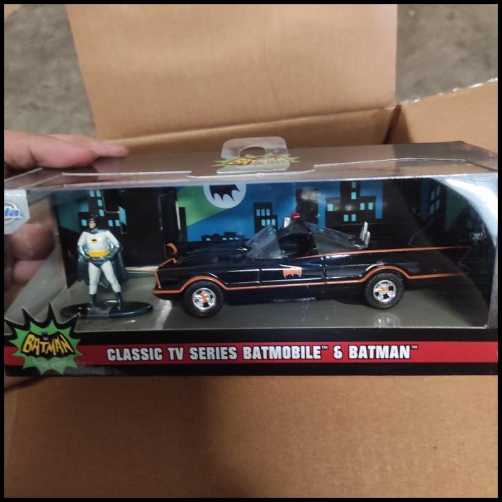 Jada 1/32 1966 Classic Tv Series Batmobile With Batman Figure